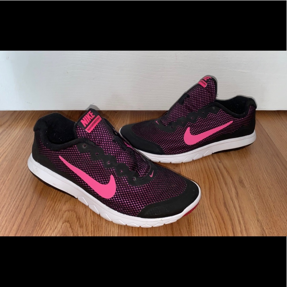 NIKE women’s sneakers